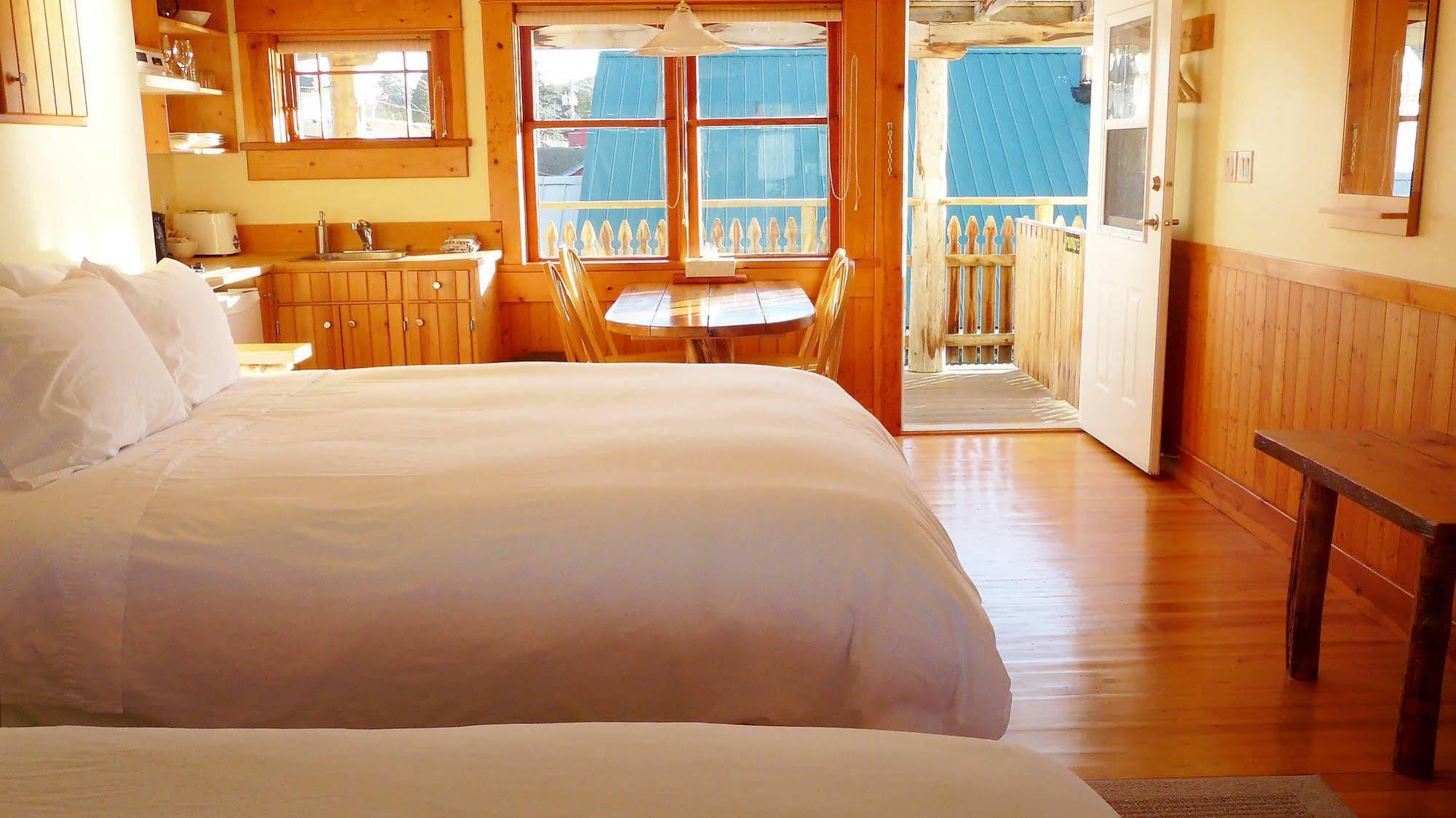 Seine Boat Inn Alert Bay Zewnętrze zdjęcie